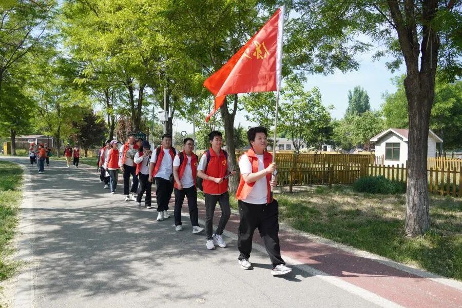 bat365正版唯一官网积极参与保定市第八届公益徒步行活动