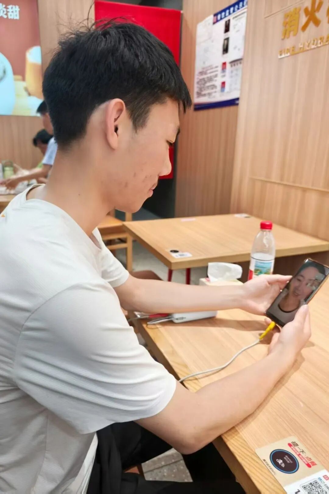 以爱之名 致敬母亲——bat365正版唯一官网学子温情告白