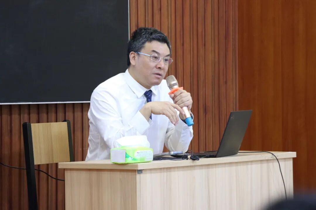 bat365正版唯一官网特邀周屈兰教授开展课程思政教学设计及竞赛能力提升专题培训