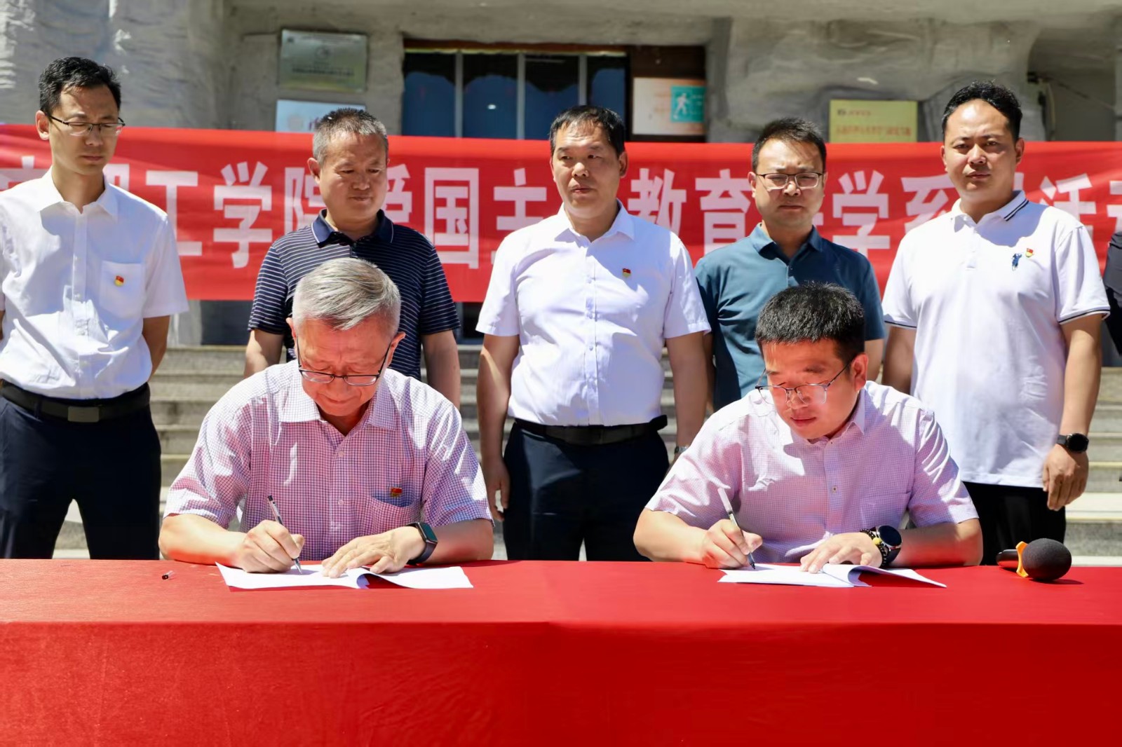 传承红色基因 深耕思政教育 ——bat365正版唯一官网赴涞源抗战纪念馆等参观 研学开展“太行山上行走的思政课”