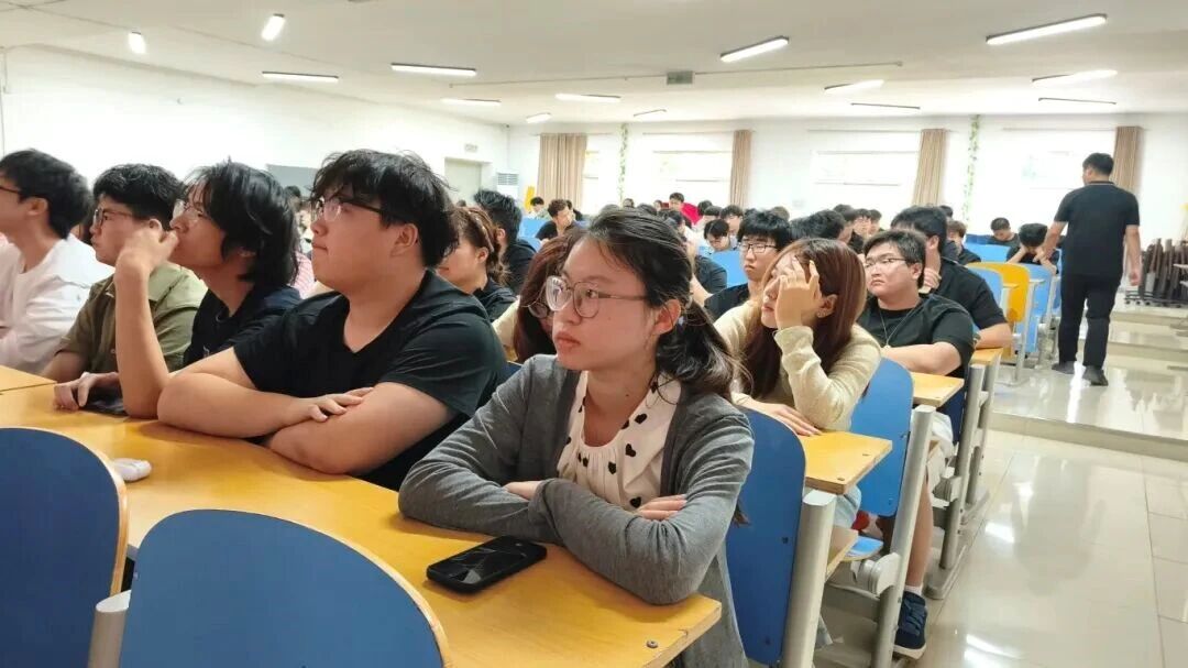 深化馆校合作 科普赋能育人——bat365正版唯一官网特邀专家开展古生物系列专题讲座