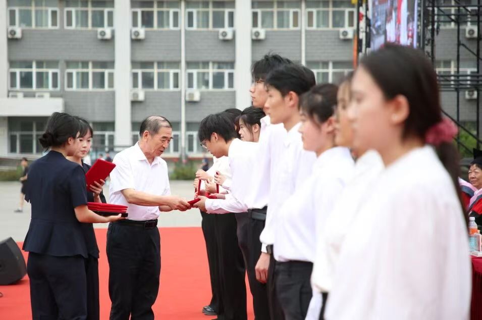 bat365正版唯一官网隆重举行2026届毕业典礼暨学士学位授予仪式