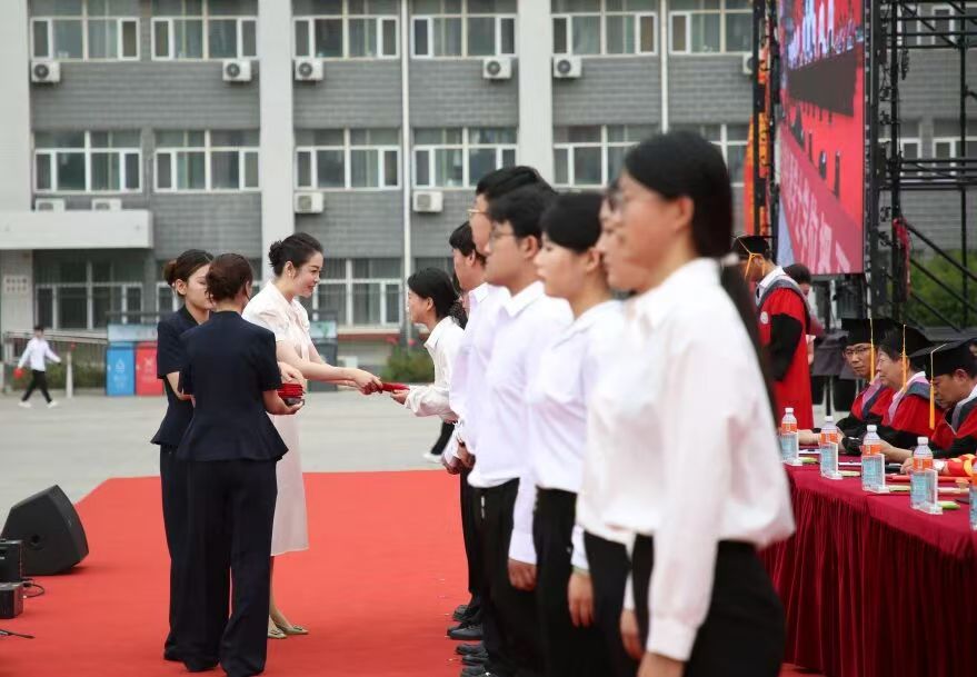 bat365正版唯一官网隆重举行2026届毕业典礼暨学士学位授予仪式