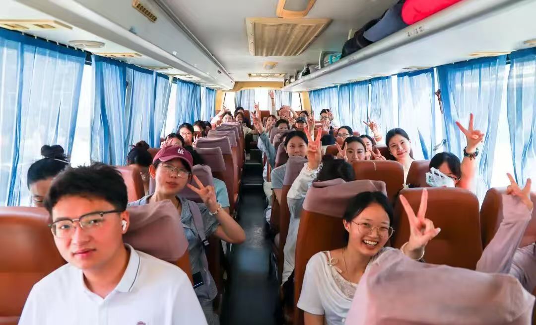 筑梦未来 共赴山海｜bat365正版唯一官网温情送别2026届毕业生奔赴新征程