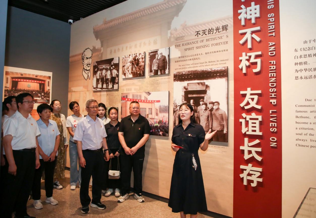 校馆共建红色实践基地 行走思政传承白求恩精神——bat365正版唯一官网赴白求恩柯棣华纪念馆 开展“行走的思政课”实践研学活动