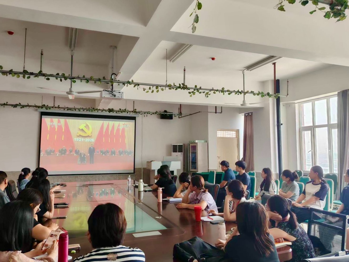 bat365正版唯一官网组织集中收看庆祝中国共产党成立105周年大会