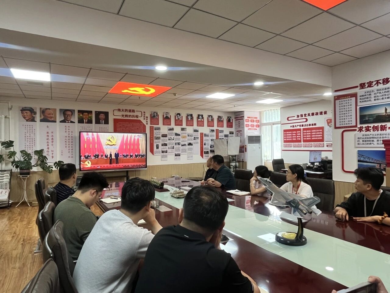 bat365正版唯一官网组织集中收看庆祝中国共产党成立105周年大会