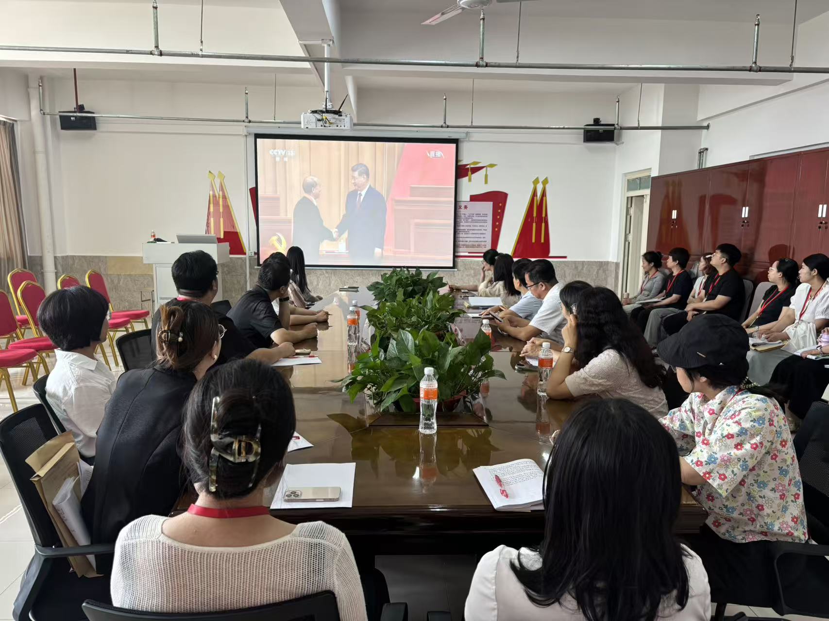 bat365正版唯一官网组织集中收看庆祝中国共产党成立105周年大会